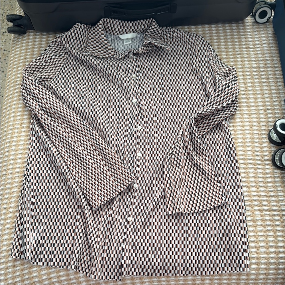 H&M Black and White Casual Button Down Shirt